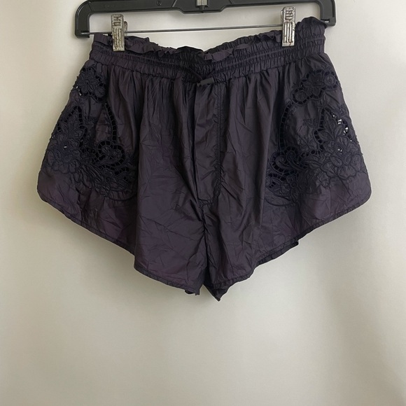 FREE PEOPLE FP MOVEMENT Elevation Eyelet shorts Size XSmall - Picture 3 of 9